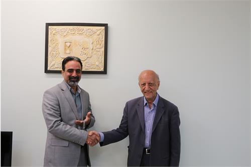 اهدای ساعت چهره ماندگار تاریخ ایران به موزه زمان